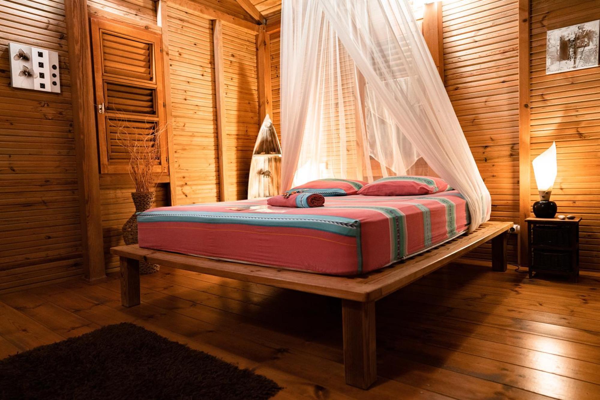 Au Jardin Des Colibris Ecolodge&Spa Deshaies Esterno foto