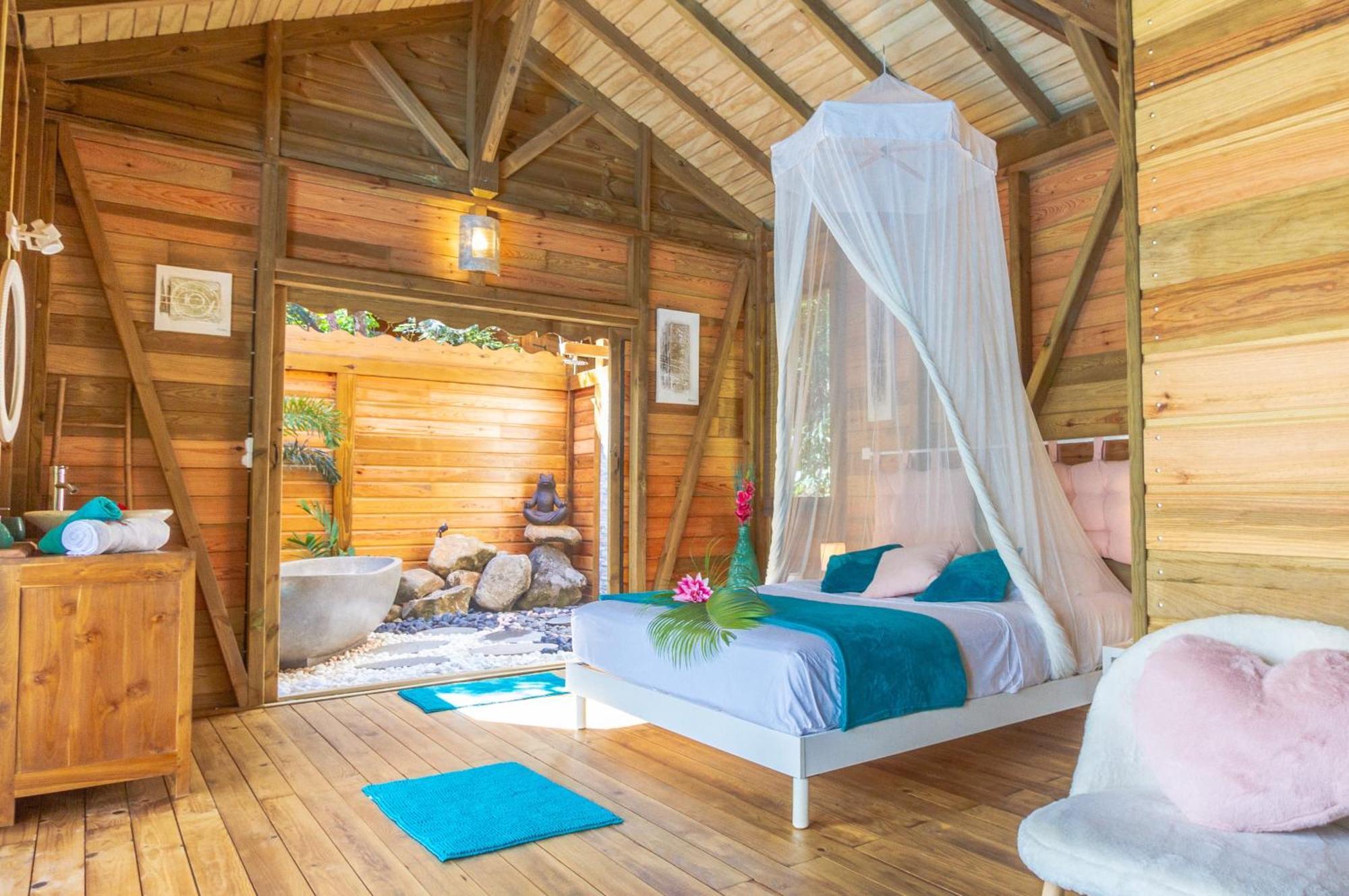 Au Jardin Des Colibris Ecolodge&Spa Deshaies Esterno foto
